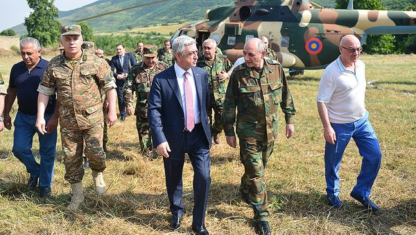 Президент Серж Саргсян отправился с рабочим визитом в Нагорно-Карабахскую Республику - Sputnik Армения