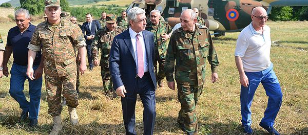 Президент Серж Саргсян отправился с рабочим визитом в Нагорно-Карабахскую Республику Президент Серж Саргсян отправился с рабочим визитом в Нагорно-Карабахскую Республику - Sputnik Армения