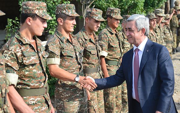 Президент Серж Саргсян отправился с рабочим визитом в Нагорно-Карабахскую Республику Президент Серж Саргсян отправился с рабочим визитом в Нагорно-Карабахскую Республику - Sputnik Армения