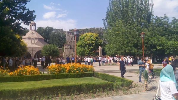 ԷՋՄԻԱԾՆՈՒՄ ՀԱՎԱՔՎԱԾ ՄԱՐԴԻԿ ԻՐԵՆՑ ԿԱՐԾԻՔՆ ԵՆ ՀԱՅՏՆՈՒՄ ՀՌՈՄԻ ՊԱՊԻ ԱՅՑԻ ՄԱՍԻՆ - Sputnik Արմենիա