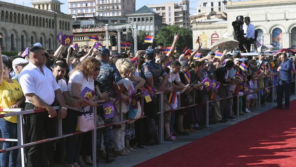 Экуменическая церемония и совместная молитва за мир Папы Римского и Католикоса Гарегина II на площади Республики - Sputnik Армения