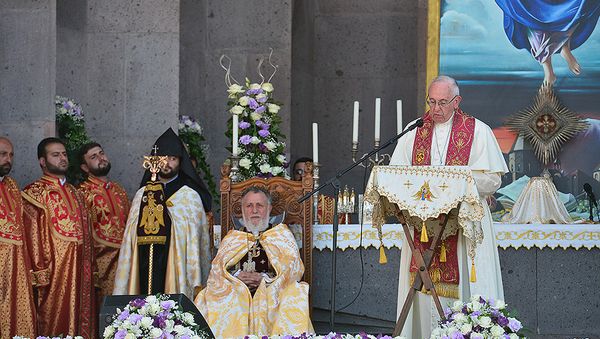 Папа Франциск и Католикос Гарегин II приняли участие в Божественной литургии в Эчмиадзине - Sputnik Армения
