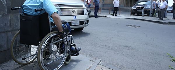 Мэрия Еревана проверила пандусы для людей с ограниченными возможностями - Sputnik Արմենիա
