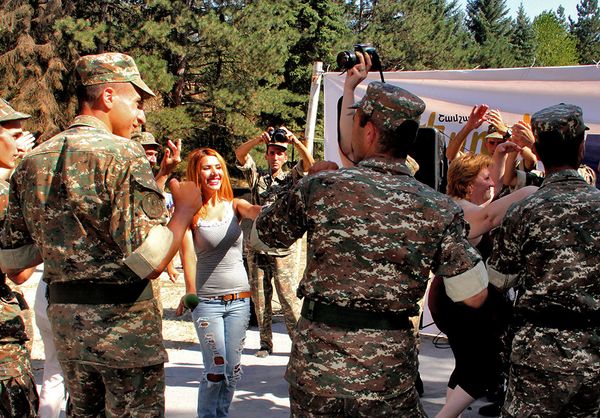 “Фестиваль меда и ягод” в Тавуше “Фестиваль меда и ягод” в Тавуше - Sputnik Армения
