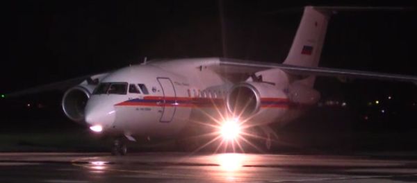 СПУТНИК_Ан-148 доставил в Ереван застрявших на Военно-Грузинской дороге. Съемка МЧС РФ СПУТНИК_Ан-148 доставил в Ереван застрявших на Военно-Грузинской дороге. Съемка МЧС РФ - Sputnik Армения