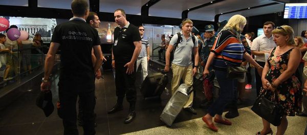 Прибывшим спецрейсом из Ларса пассажирам психологическая поддержка не понадобилась - Sputnik Армения