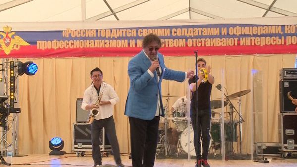 Спутник_Выступление Лепса перед российскими военными на авиабазе Хмеймим в Сирии - Sputnik Армения
