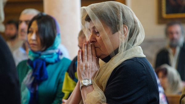 Прихожане в рижском храме святого Григория Просветителя в день пятилетия освящения церкви верховным патриархом и католикосом всех армян Гарегином Вторым. - Sputnik Армения