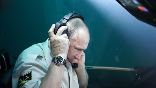 СПУТНИК_Путин в батискафе пообщался с Медведевым по радиосвязи со дна Черного моря - Sputnik Армения