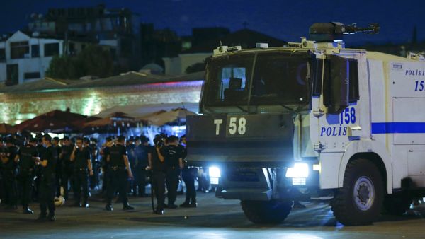 Сотрудники турецкой полиции в парке Таксим, Стамбул - Sputnik Արմենիա