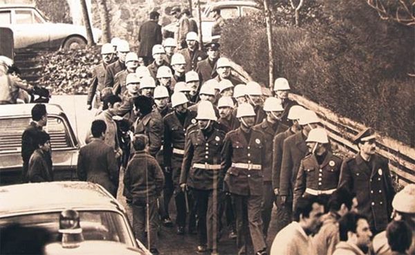 12 марта 1971 г. военные под руководством Мамдуха Тагмача отстранили от власти Сулеймана Демиреля  - Sputnik Армения
