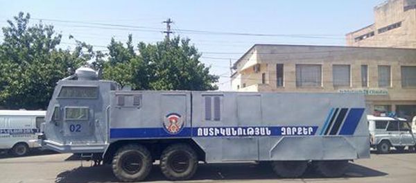 Полицейская бронемашина - Sputnik Արմենիա