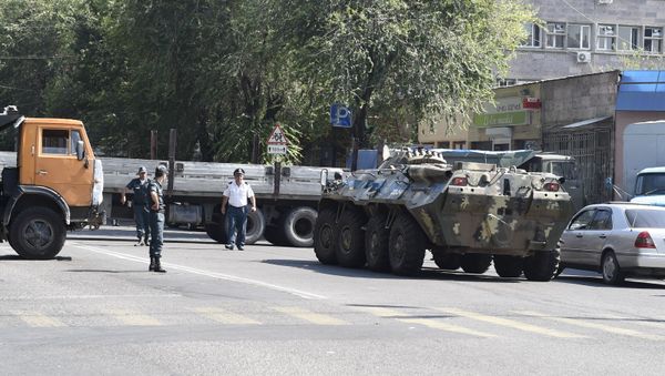 Бронетехника на улицах Еревана - Sputnik Արմենիա