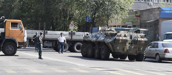 Бронетехника на улицах Еревана - Sputnik Արմենիա