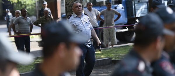 Сотрудники полиции Армении на месте захвата здания полиции в Ереване - Sputnik Արմենիա