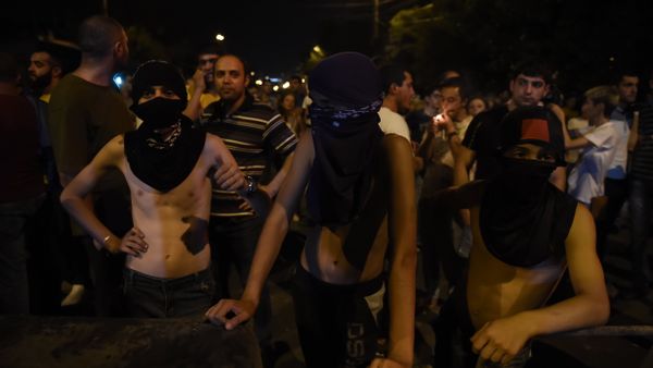 Молодые активисты на баррикадах в Ереване - Sputnik Արմենիա