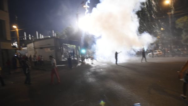 Столкновение полиции и демонстрантов Столкновение полиции и демонстрантов - Sputnik Արմենիա