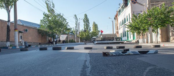 Захваченное здание полка ППС в Ереване Захваченное здание полка ППС в Ереване - Sputnik Армения