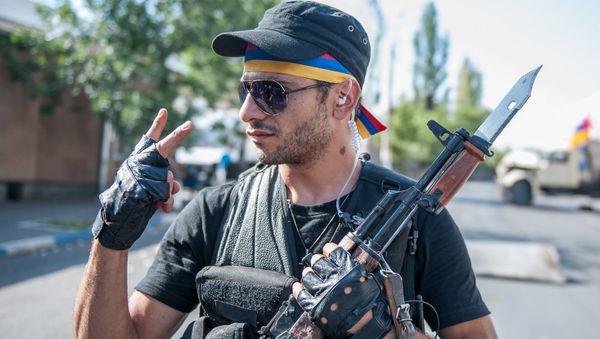 Члены вооруженной группы, захватившей здание полка ППС в Ереване - Sputnik Արմենիա