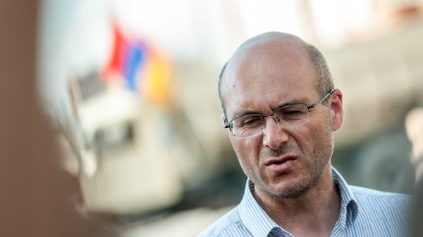 Члены вооруженной группы, захватившей здание полка ППС в Ереване. Варужан Аветисян - Sputnik Армения