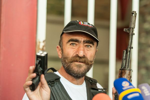 Павлик Манукян - лидер вооруженной группы, захватившей здание полка ППС в Ереване. - Sputnik Армения