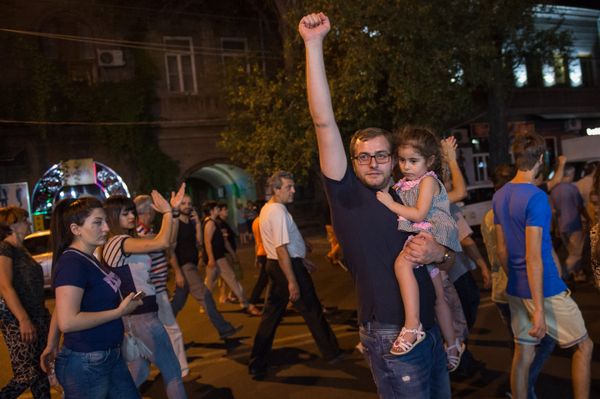 Шествие участников акции протеста в Ереване - Sputnik Արմենիա