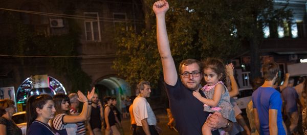 Шествие участников акции протеста в Ереване - Sputnik Армения