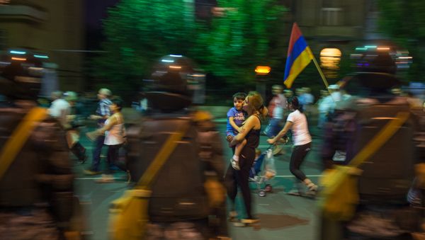 Шествие сторонников группировки Сасна Црер в Ереване Шествие сторонников группировки Сасна Црер в Ереване - Sputnik Армения