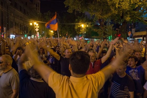 Шествие сторонников группировки Сасна Црер в Ереване Шествие сторонников группировки Сасна Црер в Ереване - Sputnik Армения