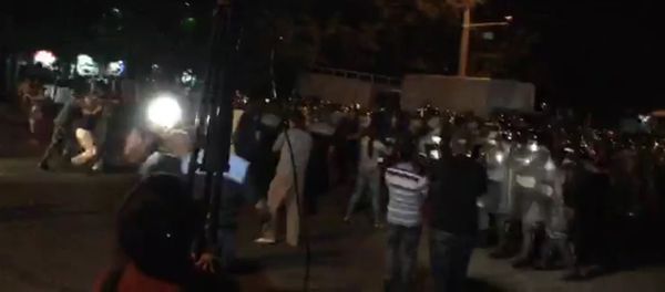 Полиция продвинулась вперед на улице Хоренаци - Sputnik Արմենիա