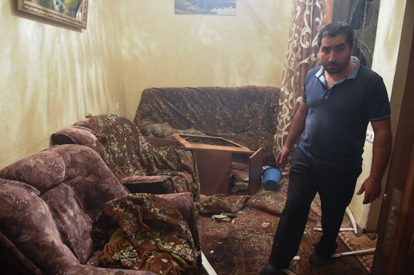 Пострадавший в результате попадания шашки дом Пострадавший в результате попадания шашки дом - Sputnik Армения