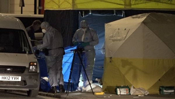СПУТНИК_Лондонская полиция работала на месте, где мужчина напал с ножом на прохожих - Sputnik Армения