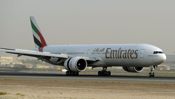Самолет авиакомпании Эмиратс (Emirates) - Sputnik Армения