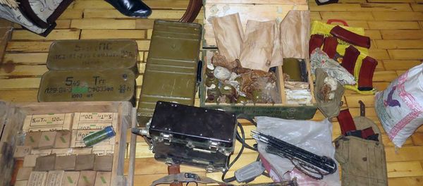 СНБ обнаружила арсенал в доме предполагаемого пособника Сасна црер СНБ обнаружила арсенал в доме предполагаемого пособника Сасна црер - Sputnik Армения