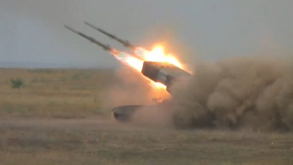 Спутник_Первые стрельбы огнеметов Солнцепек: атака противника и маскировка дымом - Sputnik Армения