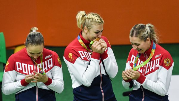 Спортсменки сборной России Ольга Акопян, Анна Вяхирева и Марина Судакова слева направо  - Sputnik Армения