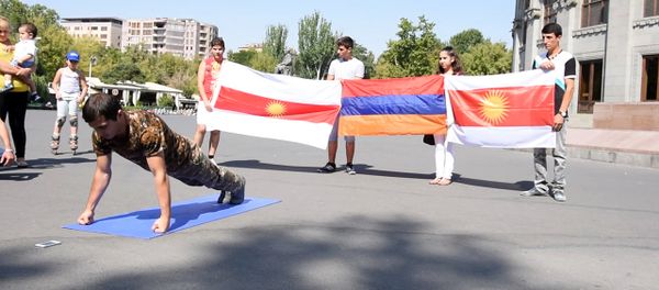 Манвел Мамоян попытался установить рекорд Гиннеса и посвятить его памяти погибших в четырехдневной войне - Sputnik Армения