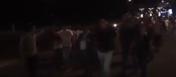 Армянские болельщики собираются в аэропорту Звартноц, чтобы встретить своих Олимпийских призеров - Sputnik Армения