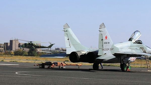 Молодые летчики ЮВО осваивают небо над Арменией - Sputnik Армения