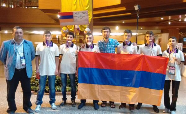 Арсен Амбарцумян с друзьями - Sputnik Արմենիա