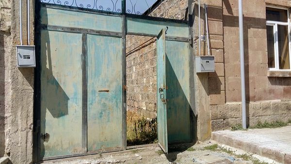 Дом в Гюмри, где русским военнослужащим были убиты семь членов семьи Аветисян - Sputnik Արմենիա