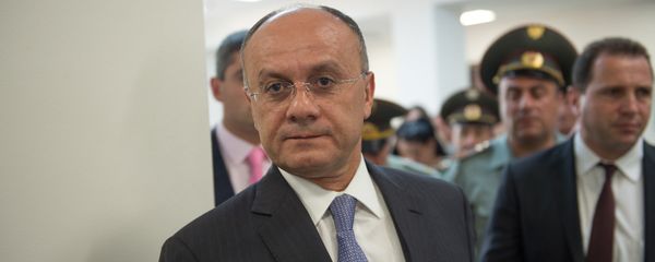 Сейран Оганян на открытии нового факультета в военном университете имени Вазгена Саргсяна (1 сентября 2016). Еревaн Сейран Оганян на открытии нового факультета в военном университете имени Вазгена Саргсяна (1 сентября 2016). Еревaн - Sputnik Армения