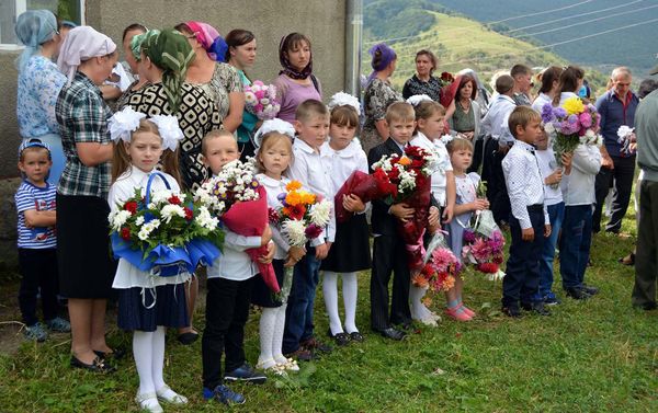 В день знаний ЗАО «ЮКЖД» вновь преподнесло праздничный подарок ученикам школы села Фиолетово В день знаний ЗАО «ЮКЖД» вновь преподнесло праздничный подарок ученикам школы села Фиолетово - Sputnik Армения