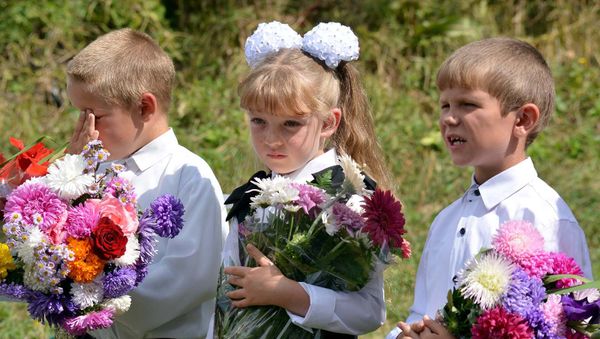 В день знаний ЗАО «ЮКЖД» вновь преподнесло праздничный подарок ученикам школы села Фиолетово - Sputnik Армения