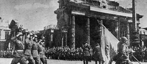 Парад советских войск в Берлине в День победы - Sputnik Армения
