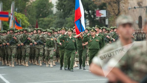 Репетиция парада к 25-й годовщине независимости Армении. Военнослужащие 102-й военной базы ЮВО Репетиция парада к 25-й годовщине независимости Армении. Военнослужащие 102-й военной базы ЮВО - Sputnik Армения