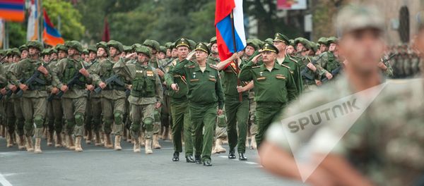 Репетиция парада к 25-й годовщине независимости Армении. Военнослужащие 102-й военной базы ЮВО Репетиция парада к 25-й годовщине независимости Армении. Военнослужащие 102-й военной базы ЮВО - Sputnik Армения