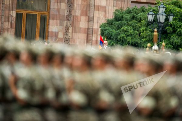 Сейран Оганян. Репетиция парада к 25-й годовщине независимости Армении - Sputnik Армения