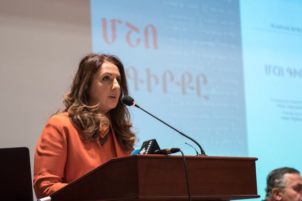 Презентация Книги Мшо Антониа Арслан  - Sputnik Արմենիա