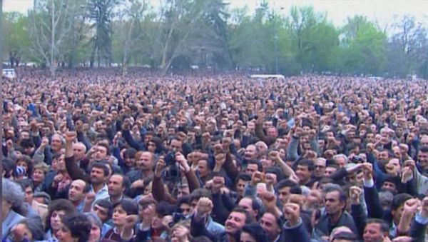 Ми-а-цум: выступление Тельмана Гдляна на площади Свободы во время митинга о независимости 1990 года - архивные кадры - Sputnik Армения